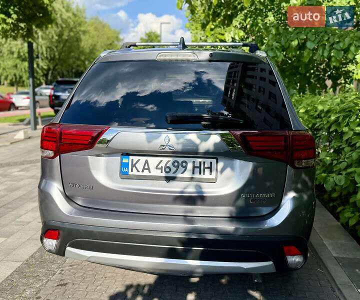 Внедорожник / Кроссовер Mitsubishi Outlander 2017 в Киеве