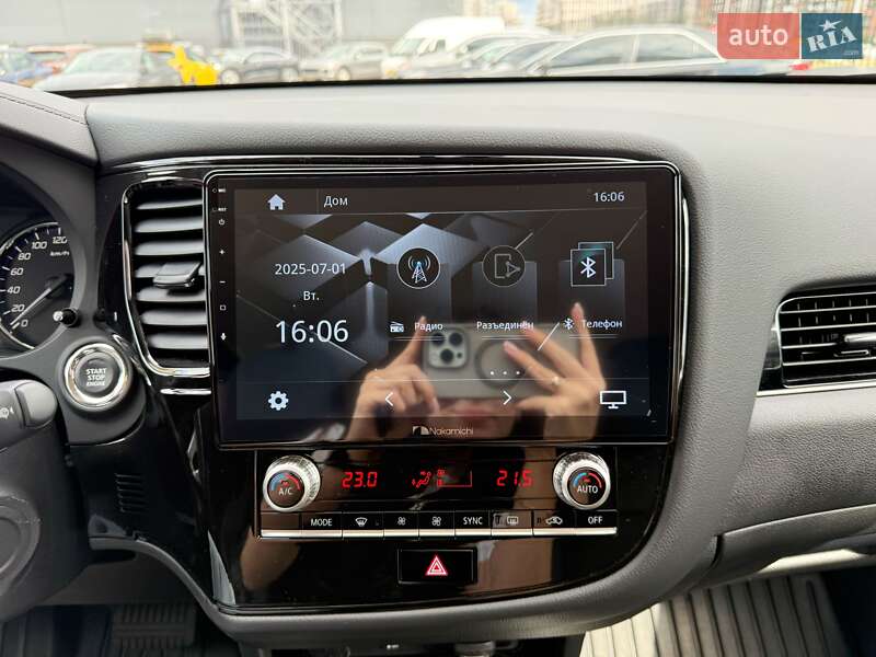 Внедорожник / Кроссовер Mitsubishi Outlander 2023 в Киеве