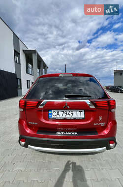 Внедорожник / Кроссовер Mitsubishi Outlander 2015 в 