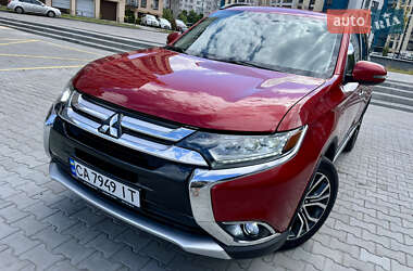 Внедорожник / Кроссовер Mitsubishi Outlander 2015 в 