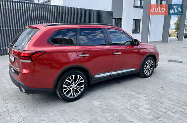 Внедорожник / Кроссовер Mitsubishi Outlander 2015 в 
