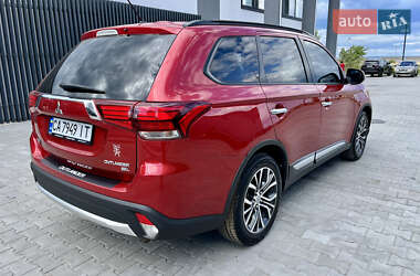 Внедорожник / Кроссовер Mitsubishi Outlander 2015 в 