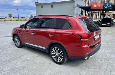 Внедорожник / Кроссовер Mitsubishi Outlander 2015 в 