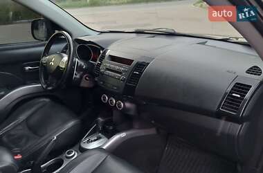 Внедорожник / Кроссовер Mitsubishi Outlander 2009 в 