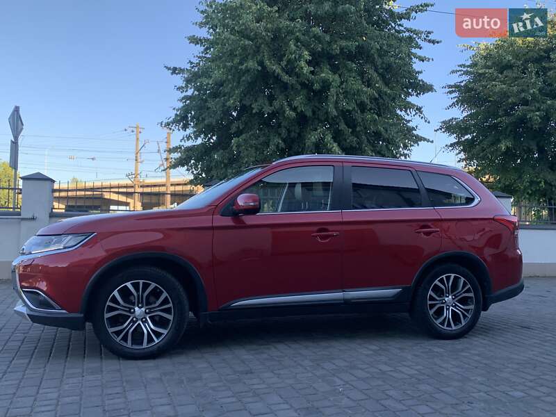 Внедорожник / Кроссовер Mitsubishi Outlander 2015 в Дрогобыче