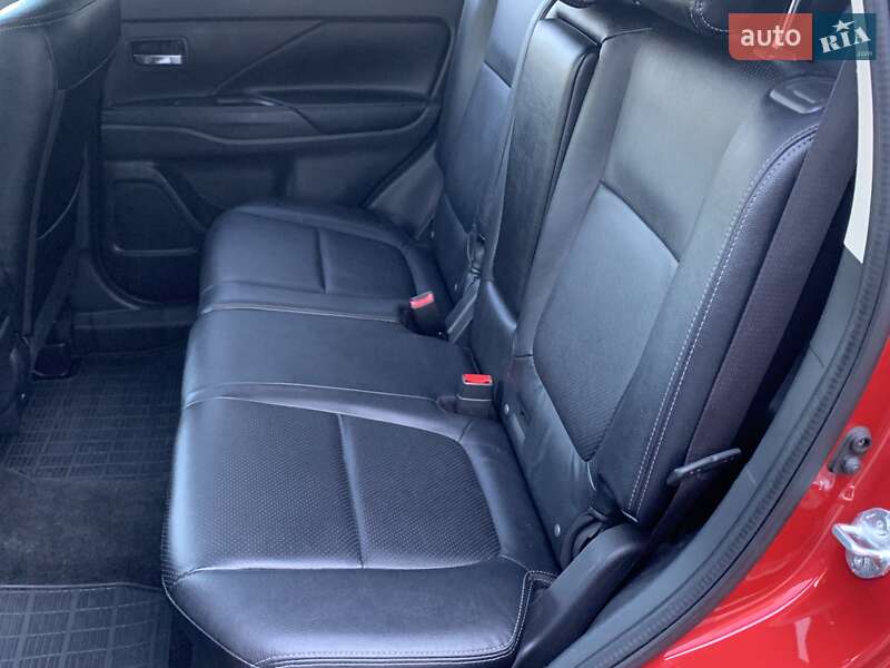 Внедорожник / Кроссовер Mitsubishi Outlander 2015 в Дрогобыче