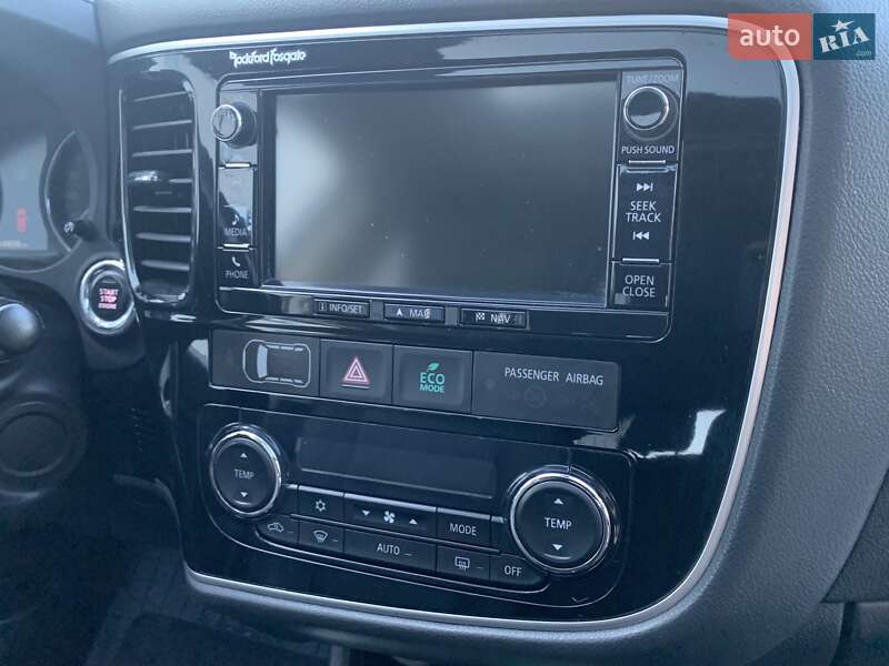 Внедорожник / Кроссовер Mitsubishi Outlander 2015 в Дрогобыче