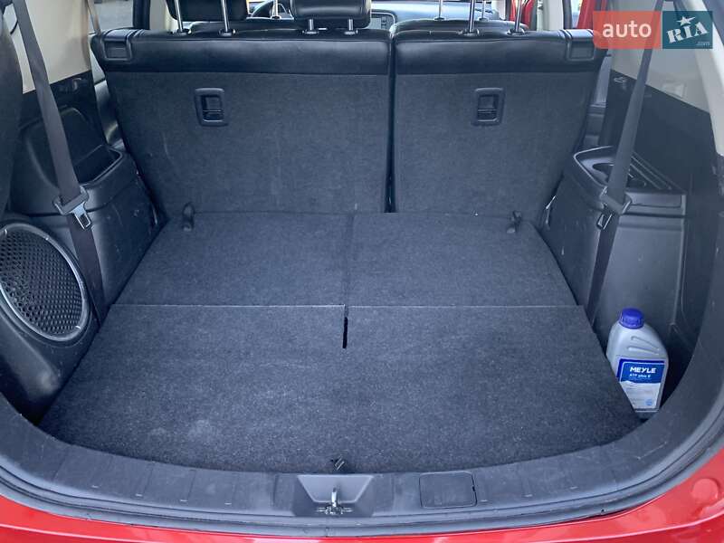 Внедорожник / Кроссовер Mitsubishi Outlander 2015 в Дрогобыче