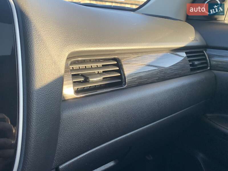 Внедорожник / Кроссовер Mitsubishi Outlander 2015 в Дрогобыче
