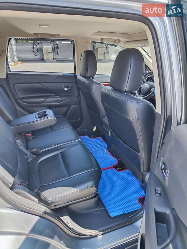 Внедорожник / Кроссовер Mitsubishi Outlander 2014 в Каменском фото 10 Внедорожник / Кроссовер Mitsubishi Outlander 2014 в Каменском