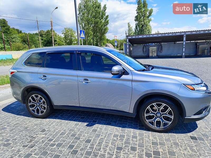 Внедорожник / Кроссовер Mitsubishi Outlander 2014 в Каменском фото 5 Внедорожник / Кроссовер Mitsubishi Outlander 2014 в Каменском