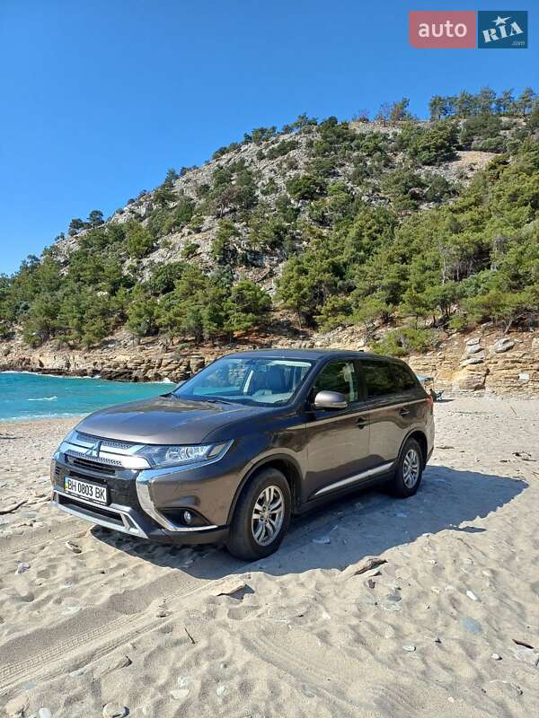 Внедорожник / Кроссовер Mitsubishi Outlander 2021 в Одессе