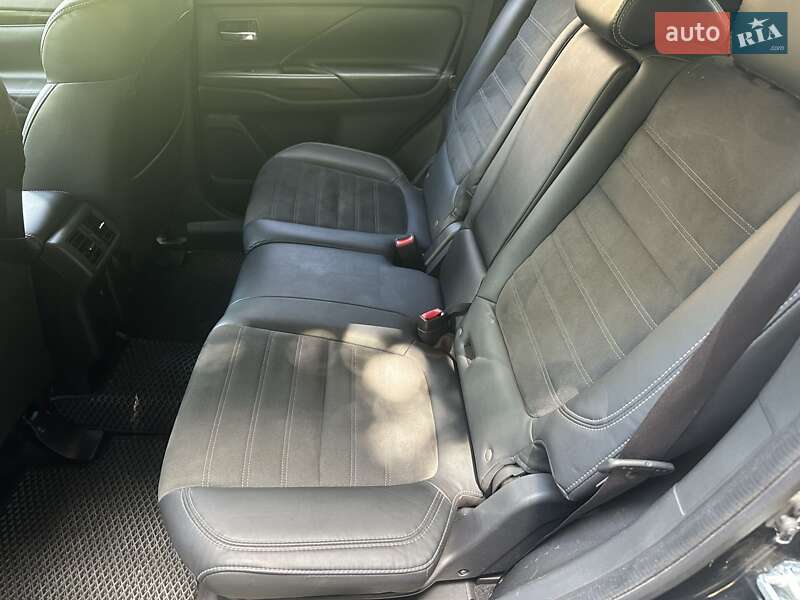 Внедорожник / Кроссовер Mitsubishi Outlander 2019 в Киеве