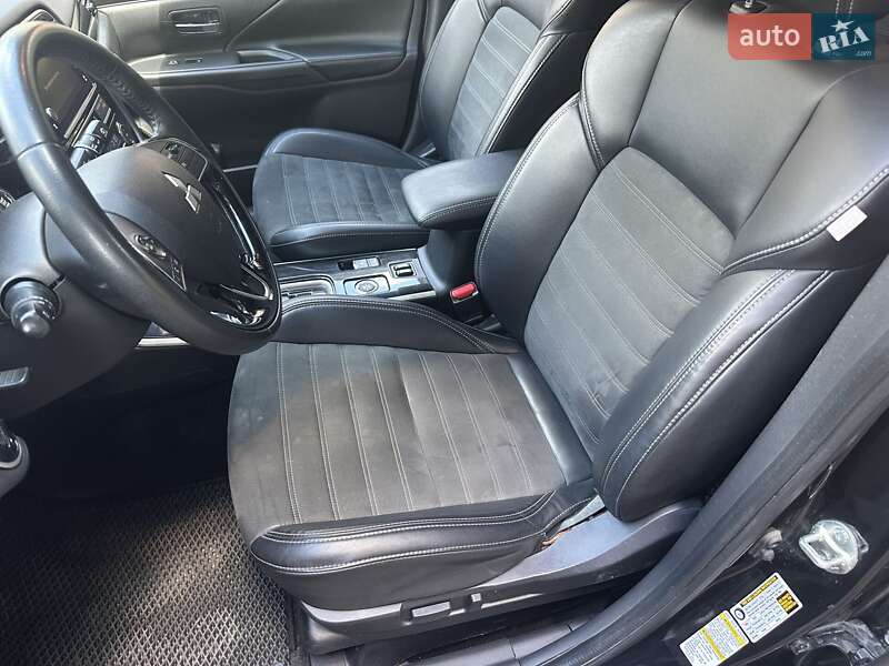 Внедорожник / Кроссовер Mitsubishi Outlander 2019 в Киеве
