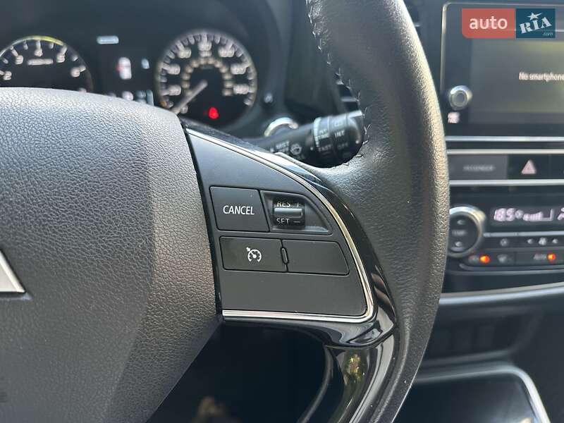 Внедорожник / Кроссовер Mitsubishi Outlander 2019 в Киеве