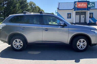 Позашляховик / Кросовер Mitsubishi Outlander 2014 в 