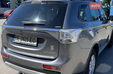 Позашляховик / Кросовер Mitsubishi Outlander 2014 в 