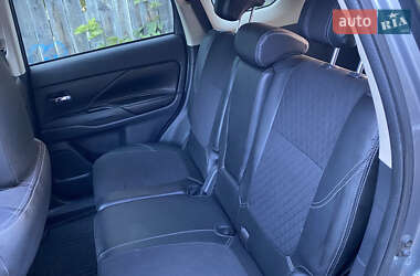 Позашляховик / Кросовер Mitsubishi Outlander 2014 в 