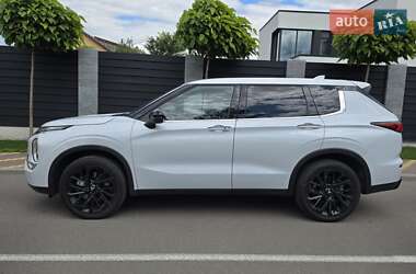 Внедорожник / Кроссовер Mitsubishi Outlander 2022 в 