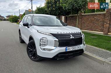Внедорожник / Кроссовер Mitsubishi Outlander 2022 в 
