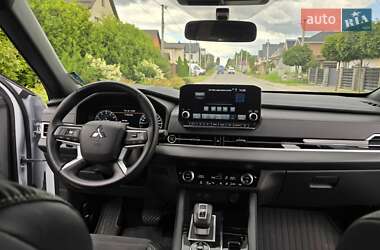 Внедорожник / Кроссовер Mitsubishi Outlander 2022 в 