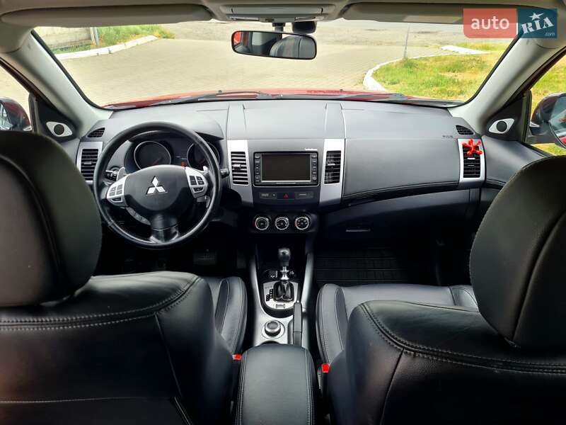 Позашляховик / Кросовер Mitsubishi Outlander 2010 в Білки