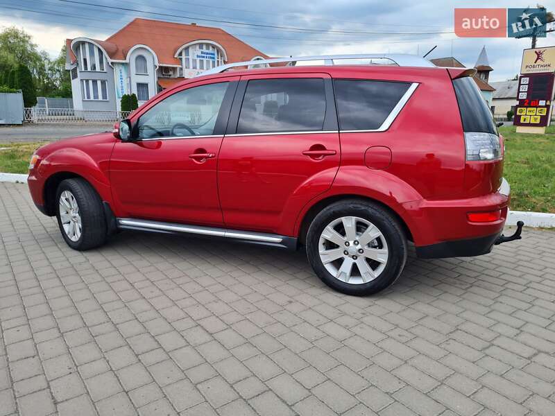 Позашляховик / Кросовер Mitsubishi Outlander 2010 в Білки