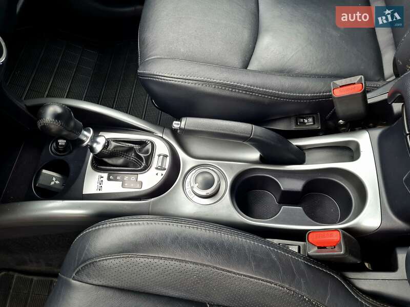 Позашляховик / Кросовер Mitsubishi Outlander 2010 в Білки