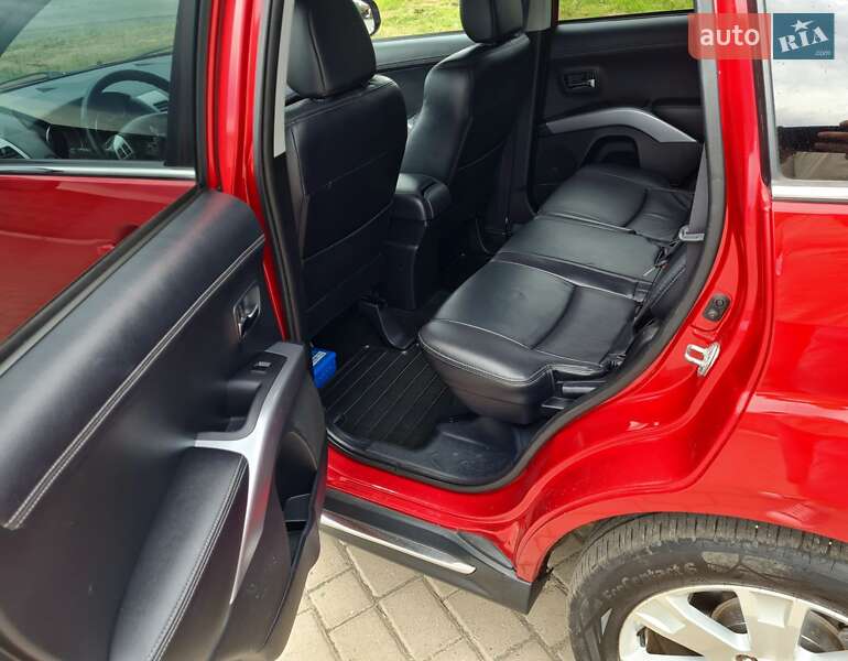 Позашляховик / Кросовер Mitsubishi Outlander 2010 в Білки