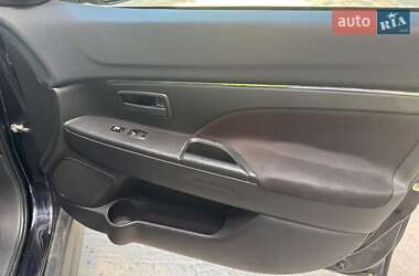 Внедорожник / Кроссовер Mitsubishi Outlander 2013 в 
