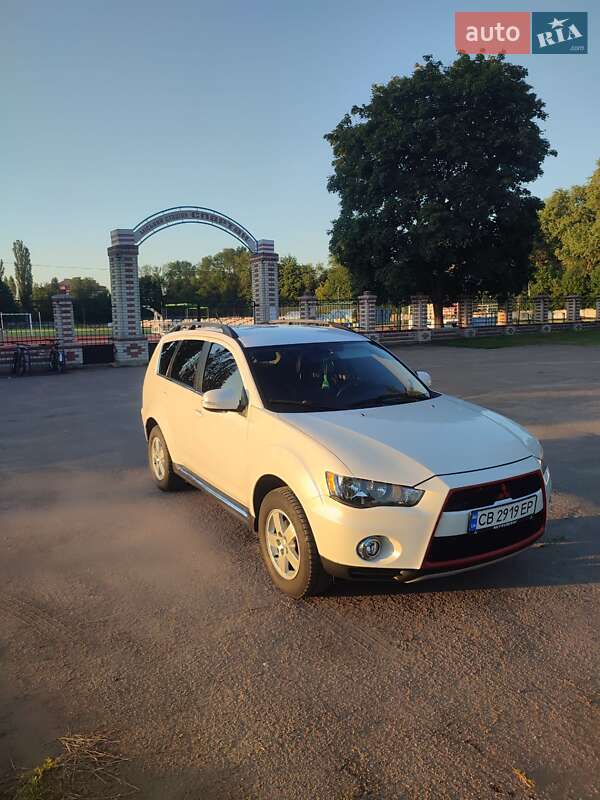 Внедорожник / Кроссовер Mitsubishi Outlander 2012 в Нежине