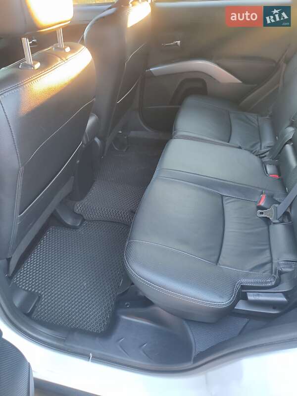Внедорожник / Кроссовер Mitsubishi Outlander 2012 в Нежине