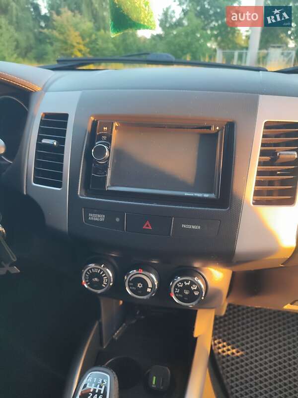 Внедорожник / Кроссовер Mitsubishi Outlander 2012 в Нежине