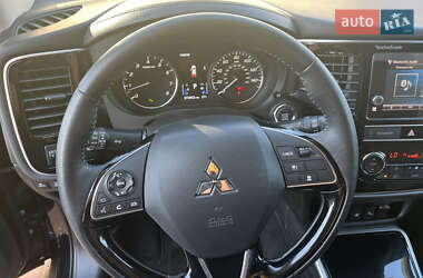 Внедорожник / Кроссовер Mitsubishi Outlander 2019 в 