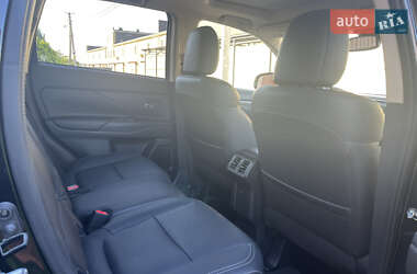 Внедорожник / Кроссовер Mitsubishi Outlander 2019 в 