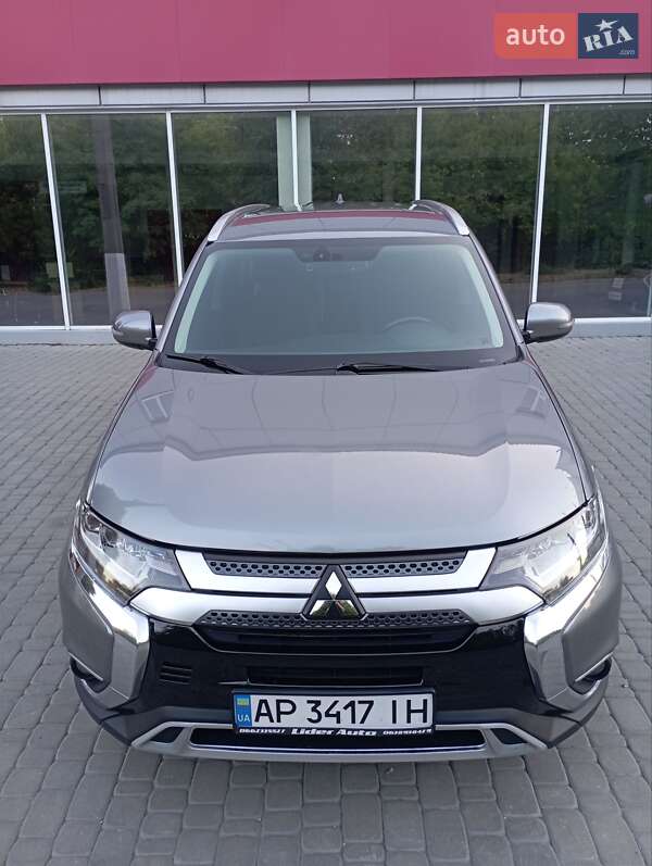 Позашляховик / Кросовер Mitsubishi Outlander 2017 в Запоріжжі