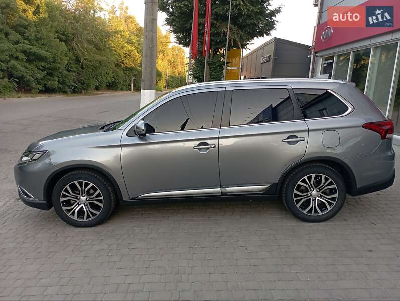 Позашляховик / Кросовер Mitsubishi Outlander 2017 в Запоріжжі