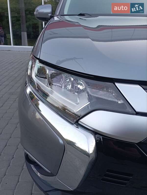 Позашляховик / Кросовер Mitsubishi Outlander 2017 в Запоріжжі