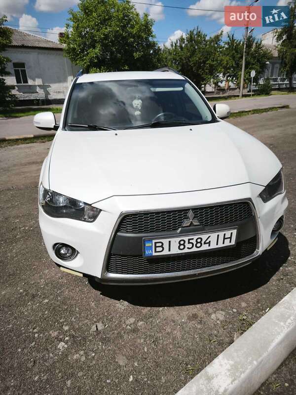 Позашляховик / Кросовер Mitsubishi Outlander 2011 в Чорнухах