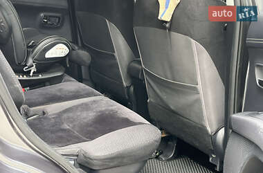 Внедорожник / Кроссовер Mitsubishi Outlander 2011 в 