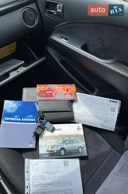 Внедорожник / Кроссовер Mitsubishi Outlander 2004 в 
