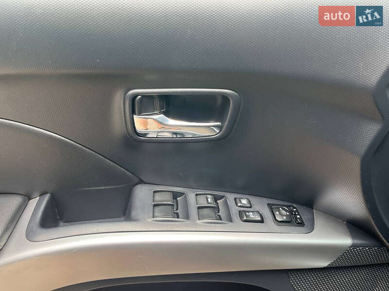 Позашляховик / Кросовер Mitsubishi Outlander 2008 в Кривому Розі