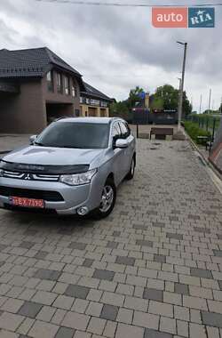 Внедорожник / Кроссовер Mitsubishi Outlander 2013 в Ровно