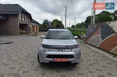 Внедорожник / Кроссовер Mitsubishi Outlander 2013 в 