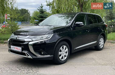 Внедорожник / Кроссовер Mitsubishi Outlander 2021 в 