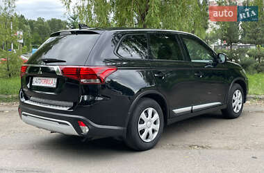 Внедорожник / Кроссовер Mitsubishi Outlander 2021 в 