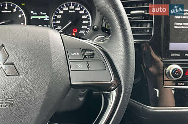 Внедорожник / Кроссовер Mitsubishi Outlander 2021 в 