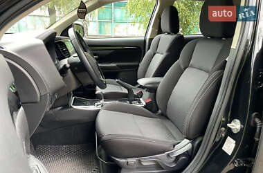 Внедорожник / Кроссовер Mitsubishi Outlander 2021 в 