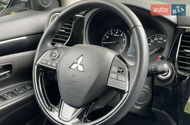 Внедорожник / Кроссовер Mitsubishi Outlander 2021 в 