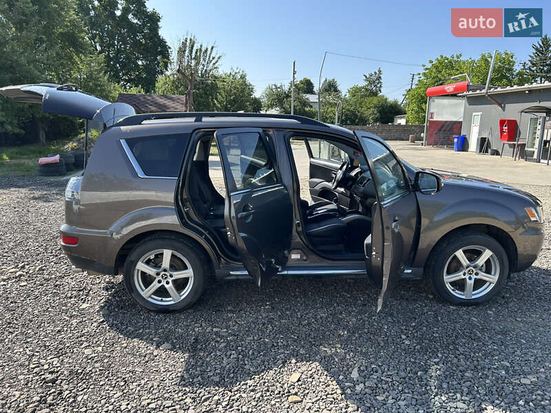 Внедорожник / Кроссовер Mitsubishi Outlander 2011 в Косове